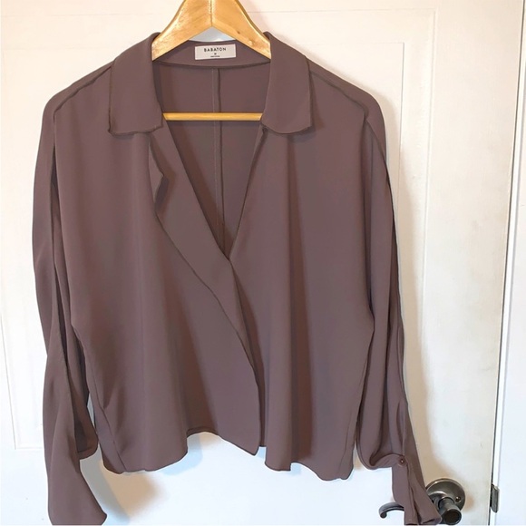 NWOT Aritzia Babaton Martin Blouse Stone Taupe - Size Medium - Picture 2 of 3